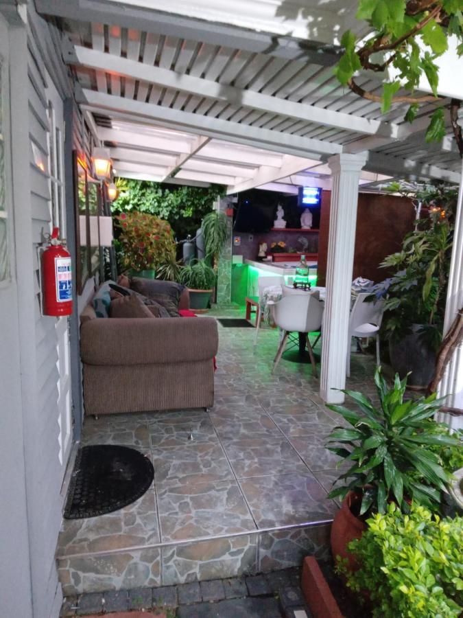 Mitchell'S Guesthouse パロー エクステリア 写真